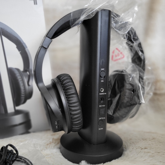 Wireless Sharper Image Headphones- Unused - Picture 5 of 5